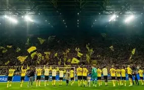 爱游戏体育-多特蒙德迎NBA总决赛关键赛，转会期更衣室发声，悬念犹存，身体对抗强度拉满(多特蒙德后腰)