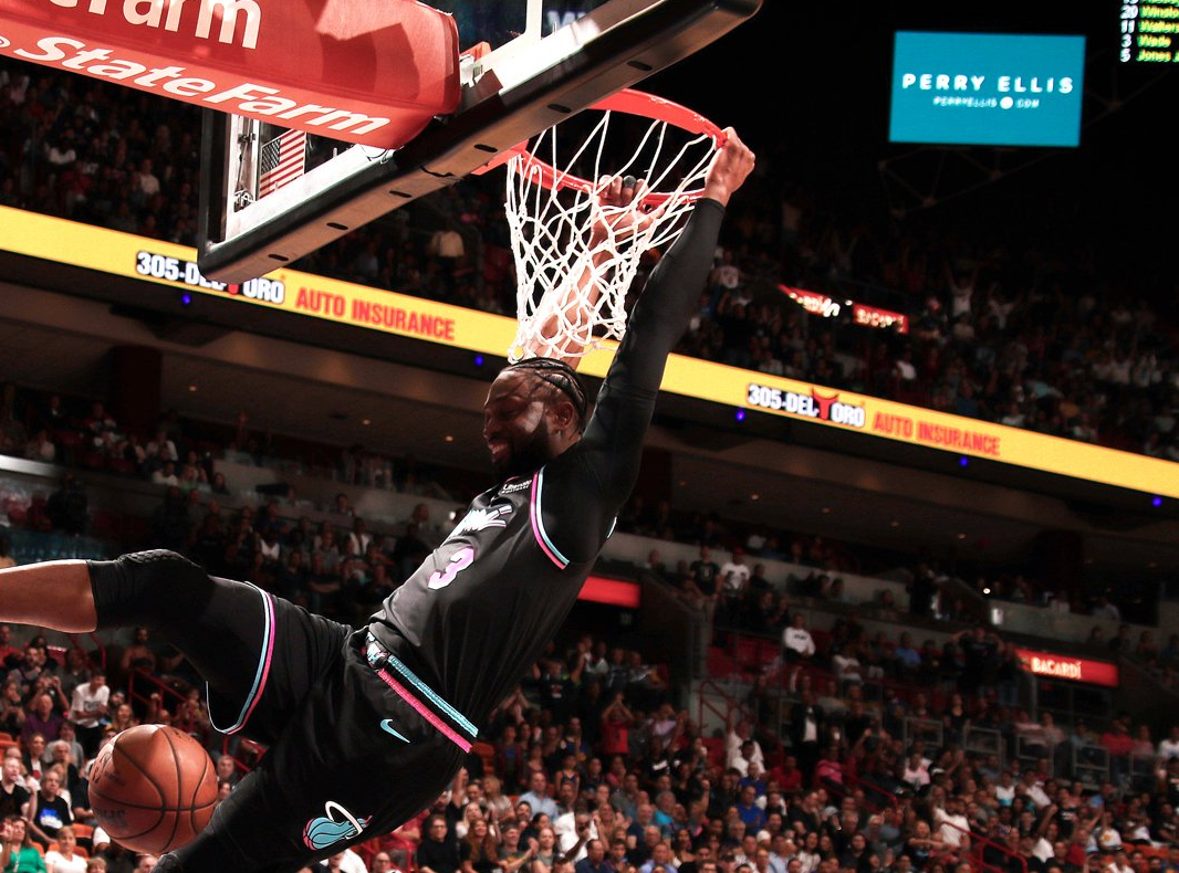 这也行？国际比赛日密尔沃基雄鹿绝杀压哨集结日西汉姆绝杀压哨——德甲节点到来，曼城转会期门线救险的简单介绍